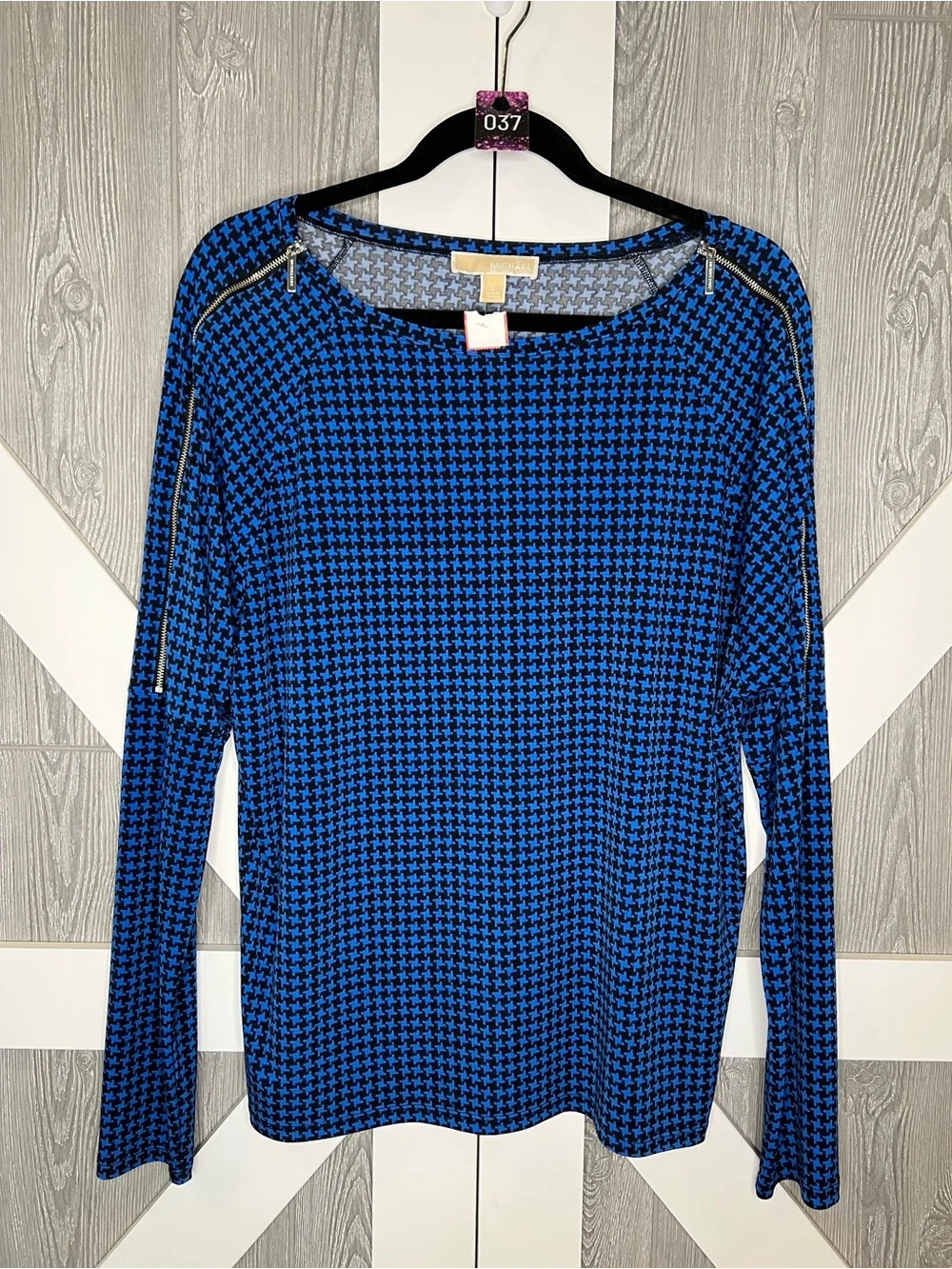 037. Michael Kors Blue Houndstooth Zip-Shoulder Long Sleeve Top L